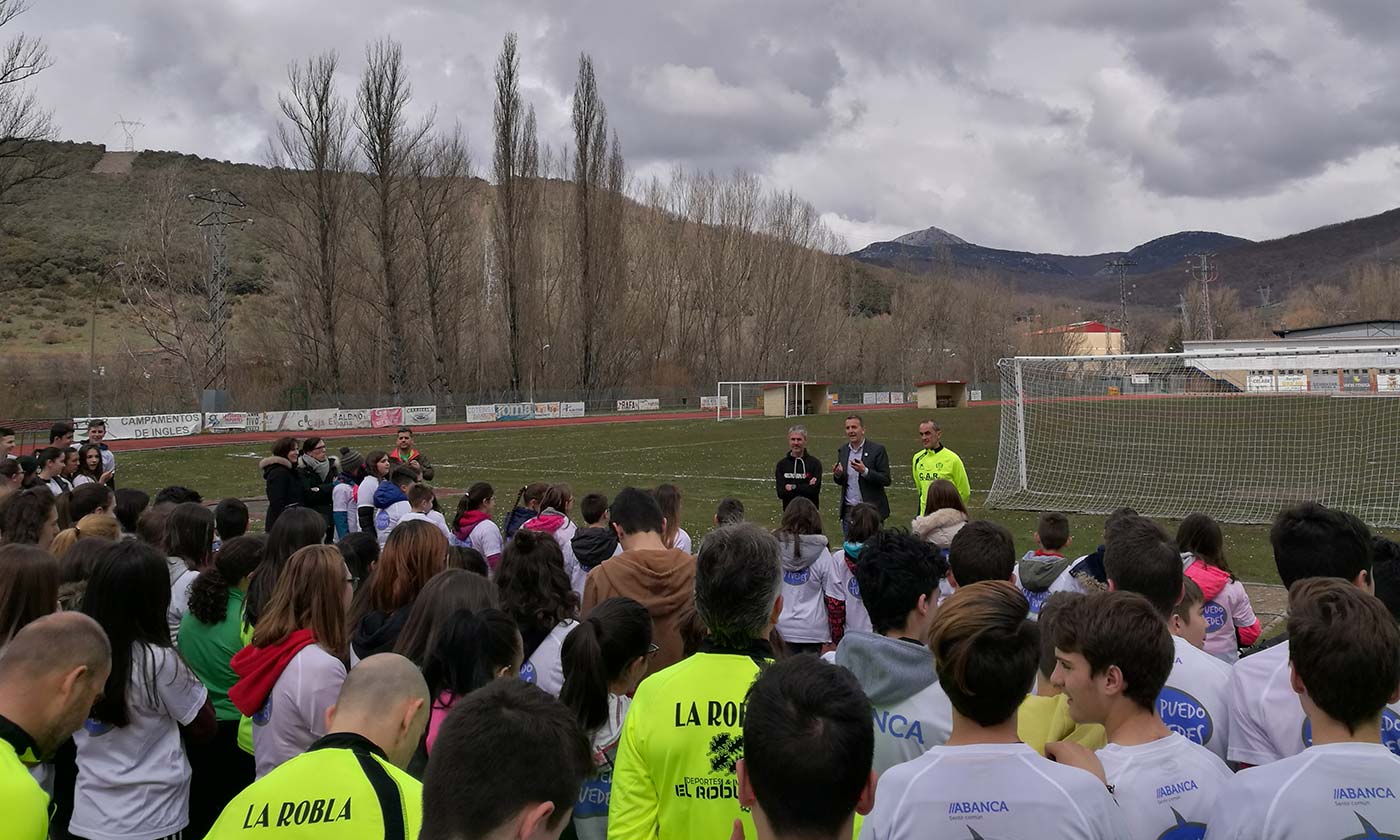 Martín Fiz con los jóvenes de La Robla