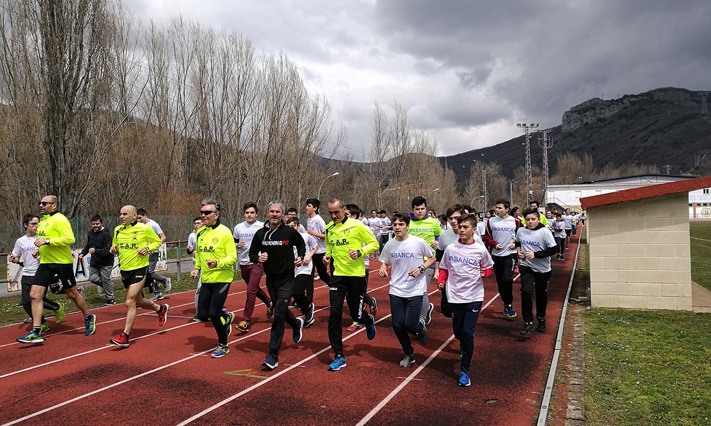 Martín Fiz con los jóvenes de La Robla