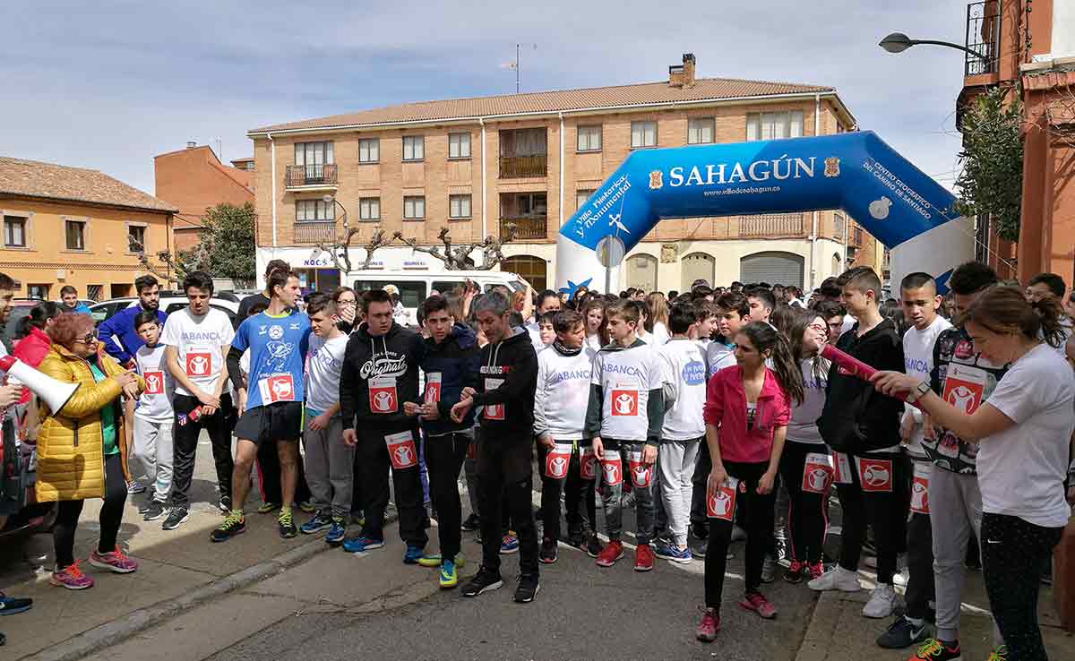 Los jóvenes de Sahagún corren con Martín Fiz